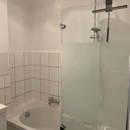 Re 1 Modernes Terrassenapartment