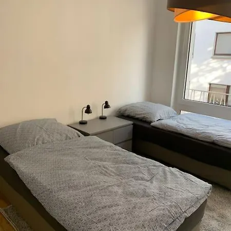 Re 1 Modernes Terrassenapartment Lägenhet *